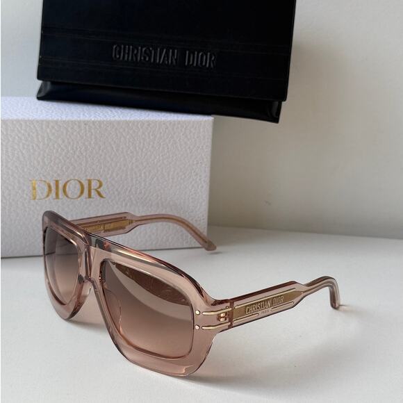 NEW Dior Signature M1U Mask Sunglasses in Pink Transparent main image 4
